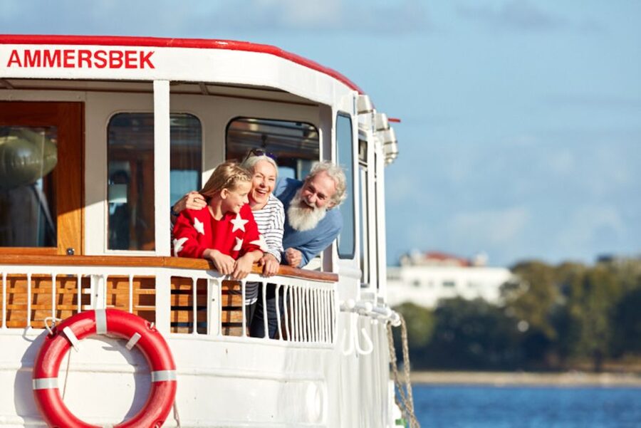 Hamburg: City Cruise on Alster Lake - Entering The Waterfront at ATG Pier Nr. 1