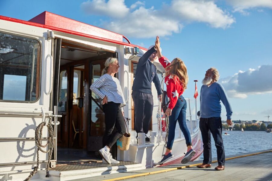 Hamburg: City Cruise on Alster Lake - When This Cruise Fits Best in Your Hamburg Day