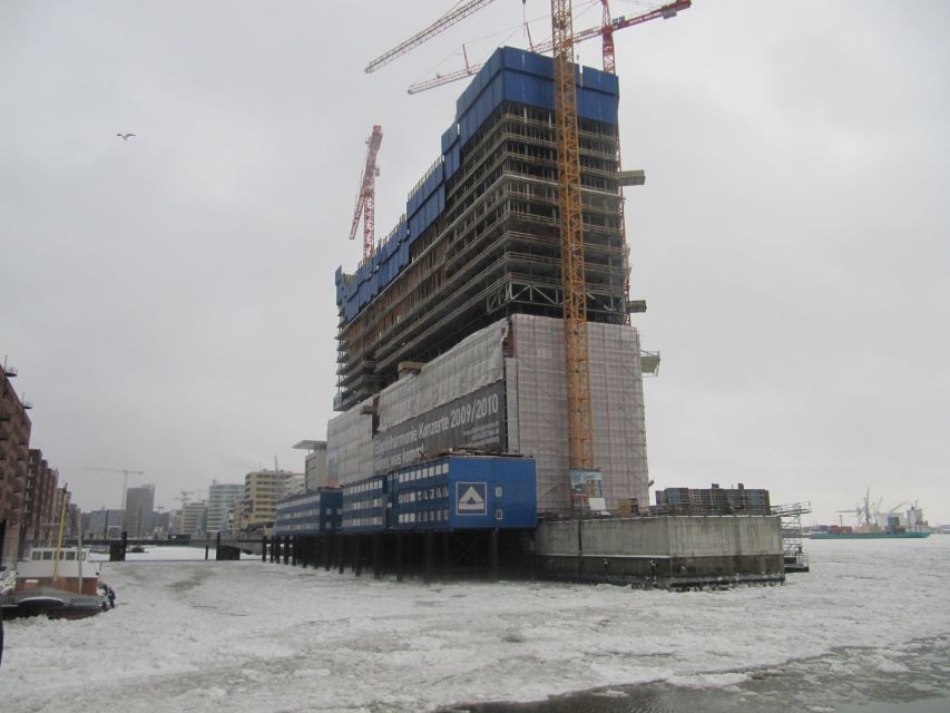 Hamburg: City Tour by Bike with Elbphilharmonie incl. Bike - Gängeviertel and Old Working-Class Streets, Plus a Brahms Trail