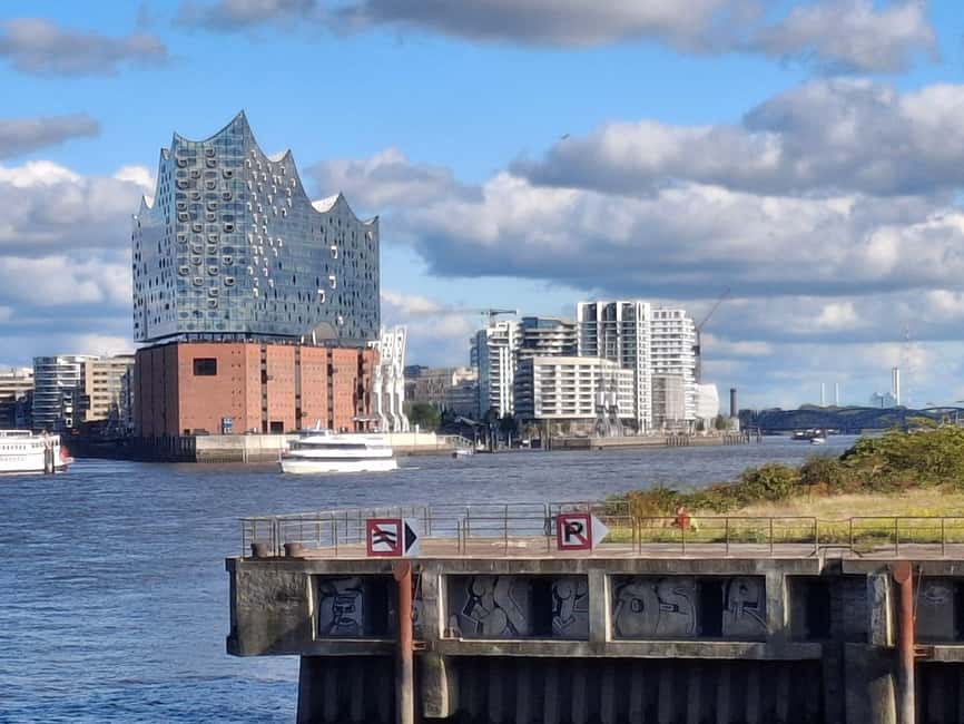 Hamburg: City Tour by Bike with Elbphilharmonie incl. Bike - From Old Town to Town Hall: Classic Sights with a Bike-Friendly Flow