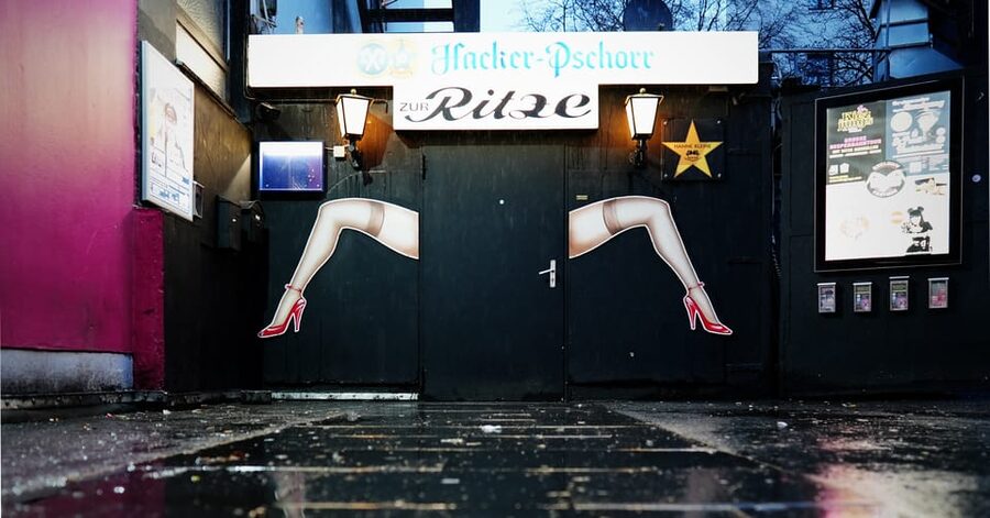 Hamburg: Crimes of St. Pauli Guided Walking Tour - Who Should Book This True-Crime St. Pauli Walk