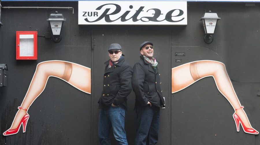 Hamburg: Die große Reeperbahn Tour mit den Kiezjungs - Reeperbahn in 2 hours: what this walk is really for