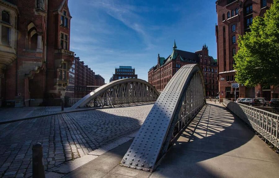 Hamburg: Discovery Tour - Westfieldcenter to Elbphilharmonie - How the guide keeps it fun, even for kids