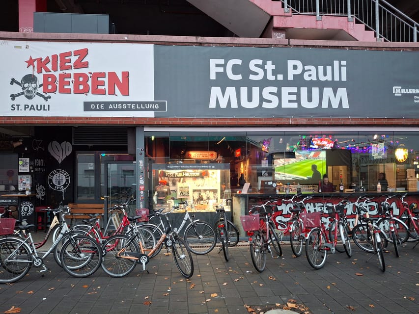 Hamburg: Downtown, Alster & Creative Neighborhoods by Bike - Meeting at Schlüterstraße 11, Near the University Bike Station