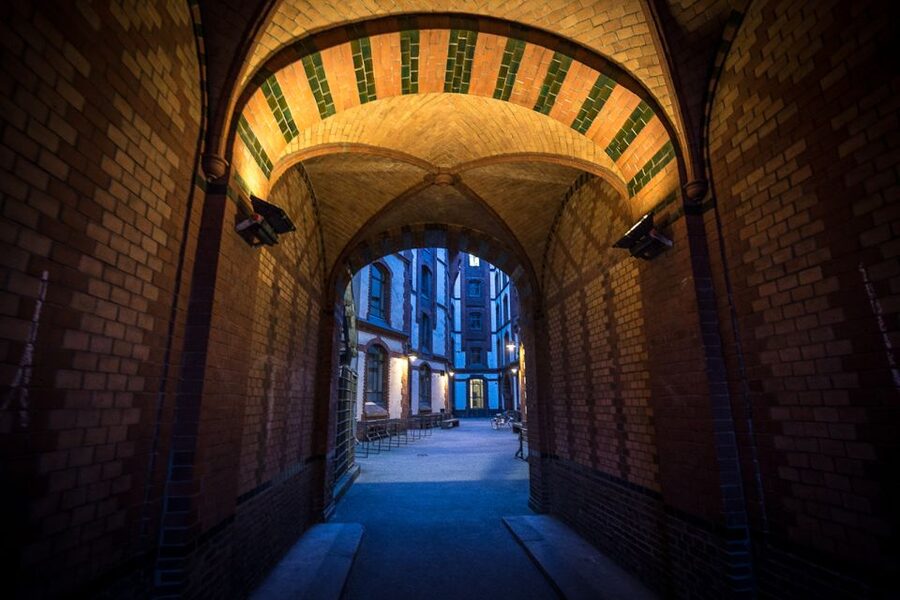 Hamburg: Eerie Speicherstadt Tour - Meeting at St. Katharinen and getting oriented fast