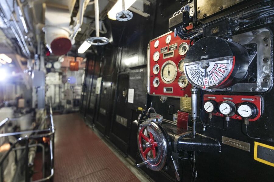 Hamburg: Entrance to the Museum Ship Cap San Diego - Hatch 2: General Cargo and Container Handling From 1960 to Today