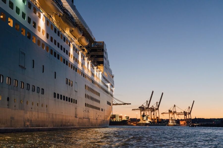 Hamburg: Grand Harbor Tour by Traditional Barge - The tide lesson: why the Elbe changes the schedule