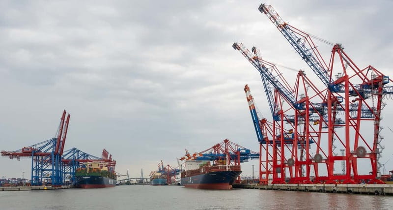 Hamburg: Guided Grand Harbor Sightseeing Cruise by Ship - Container ship scale and Blohm + Voss docks in the working port