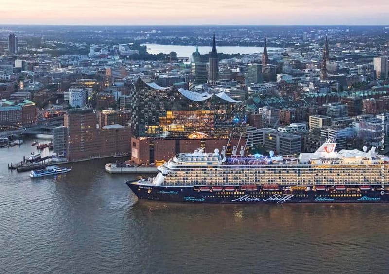 Hamburg: Hamburg City Card with Free Public Transportation - Harbor and Alster cruising: where the discounts can turn into memories
