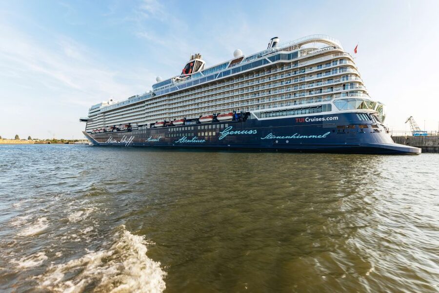 Hamburg: Harbor Cruise with Wine and Cheese - Should you book Hamburg Harbor Cruise with Wine and Cheese?