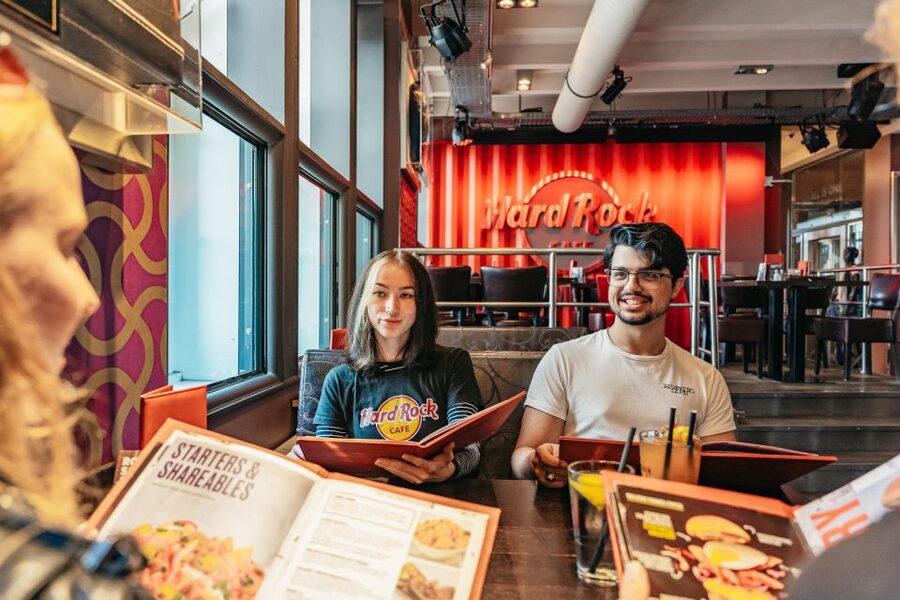 Hamburg: Hard Rock Cafe Skip-the-Line Meal - Service and Table Atmosphere: What to Expect When You Arrive