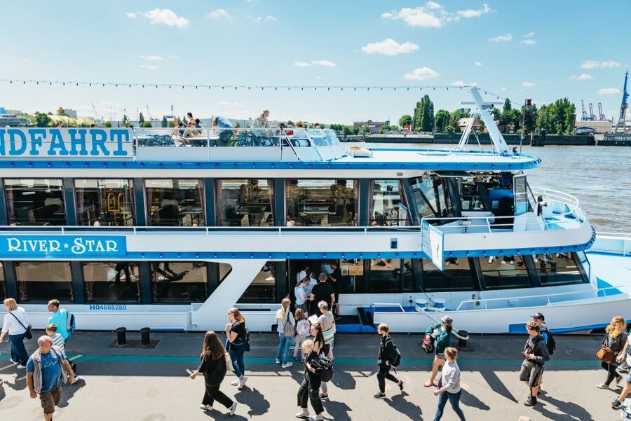 Hamburg: Hop-On Hop-Off Bus with Harbor Cruise - How the hop-on hop-off bus experience really works on Line A