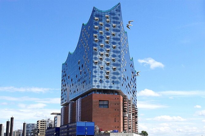 Hamburg Hop-on-Hop-off Tour, Harbor and Lake Alster Cruise - Language, Audio, and the Practical Stuff: How to Avoid Frustration