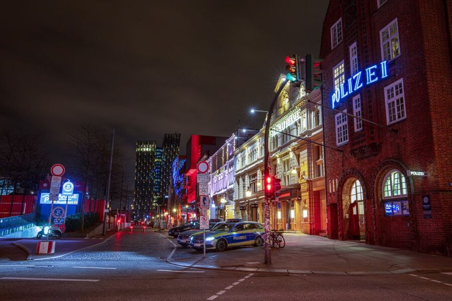 Hamburg: In the Footsteps of "Olivia" Reeperbahn Tour - Beatles-Platz and the Reeperbahn Energy That Makes Sense Later