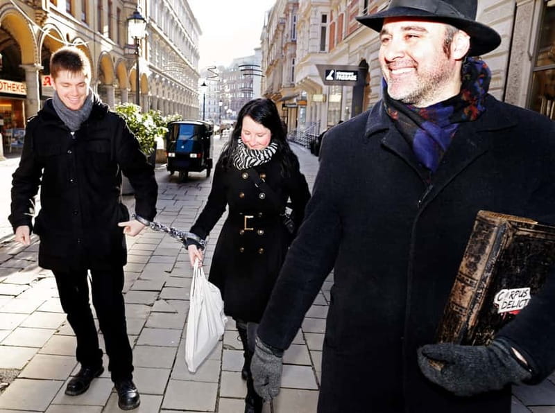 Hamburg: Interactive Crime Theater Tour in German - Following the case through Planten un Bloomen toward legal power