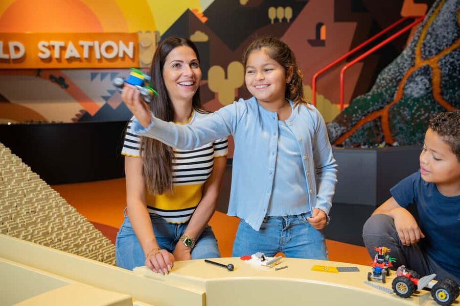 Hamburg: LEGO© Discovery Centre admission ticket - Price and value: is 27 USD per person worth it?