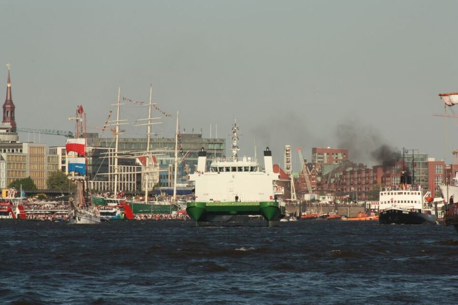 Hamburg: Line F Hop-On Hop-Off Bus and Boat Tour - Who This Tour Fits Best