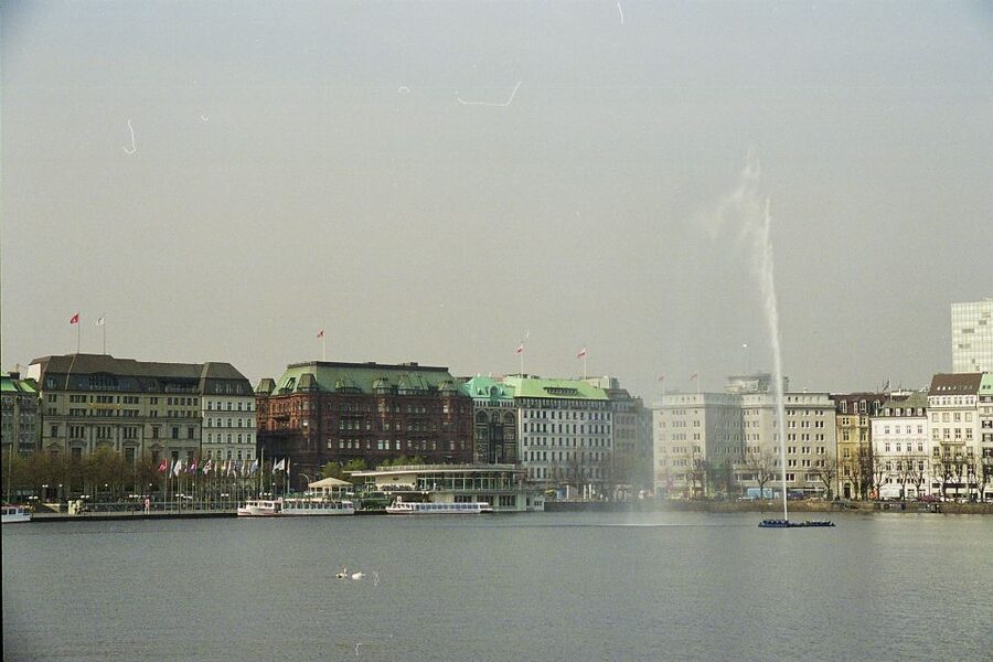 Hamburg: Line F Hop-On Hop-Off Bus and Boat Tour - St. Pauli, Reeperbahn, and Große Freiheit: The Human Scale of the Portside District