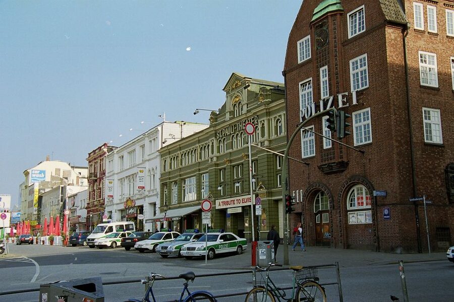 Hamburg: Line F Hop-On Hop-Off Bus and Boat Tour - Audio Guide Reality Check: Getting Clear Commentary in Real Weather
