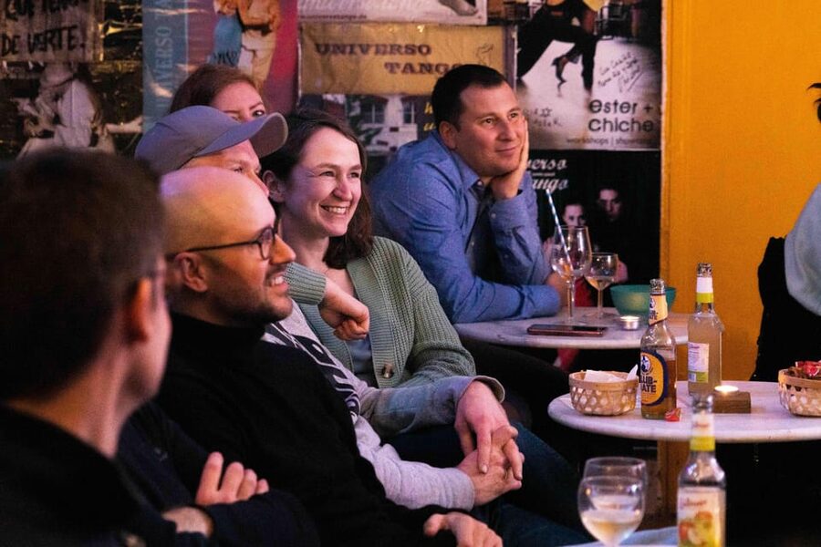 Hamburg: Moin Comedy Club Stand Up Comedy Live Show Ticket - Language: German Stand-Up and How to Enjoy Even If Your Skills Are Limited