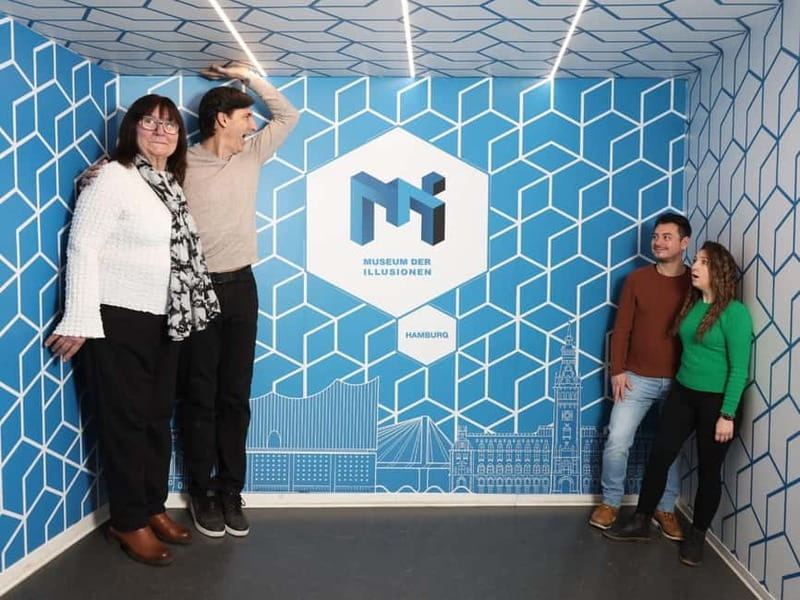 Hamburg: Museum of Illusions Ticket - Ceiling-walking, floating-head effects, and the best “try-it-now” moments