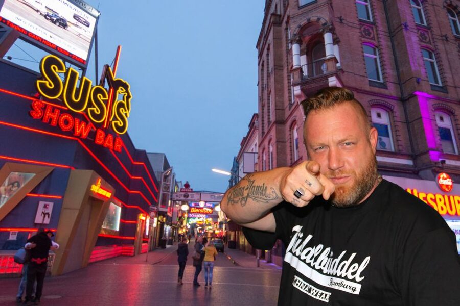 Hamburg: Olivia Jones Tour with Iconic Barker Fabian - Why this St. Pauli walk feels different