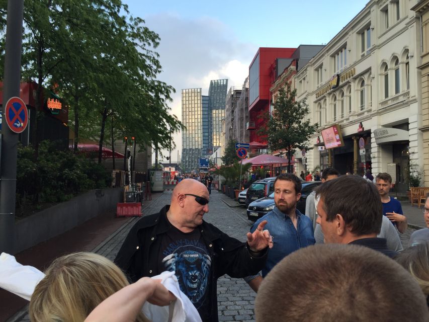 Hamburg: Original Kiez Tour in German with Eddy Kante - Olivia Jones Bar Liqueur Stop: Included Drink and Smart Neighborhood Reading