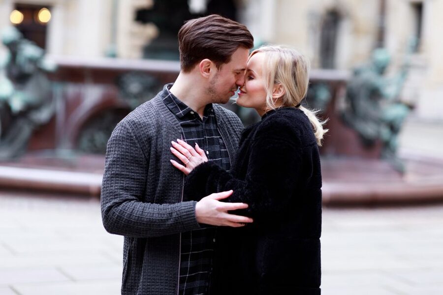 Hamburg: Private Couples' Photoshoot and Walking Tour - A private 90-minute couples photo walk that feels like you, not a shoot