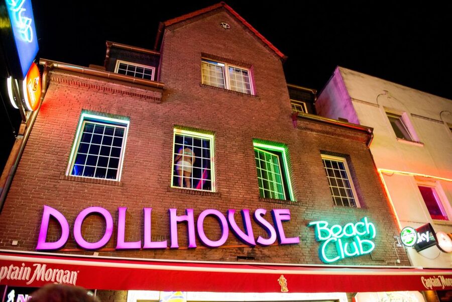 Hamburg: Private Tour Red Light District Walking Tour - Freddy Quinn, Hildegard Knef, and pop culture anchored to real streets