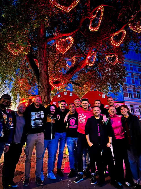 Hamburg: Pubcrawl & Nightlife Tour at St.Pauli - Where you start matters: Davidwache to the Reeperbahn scene