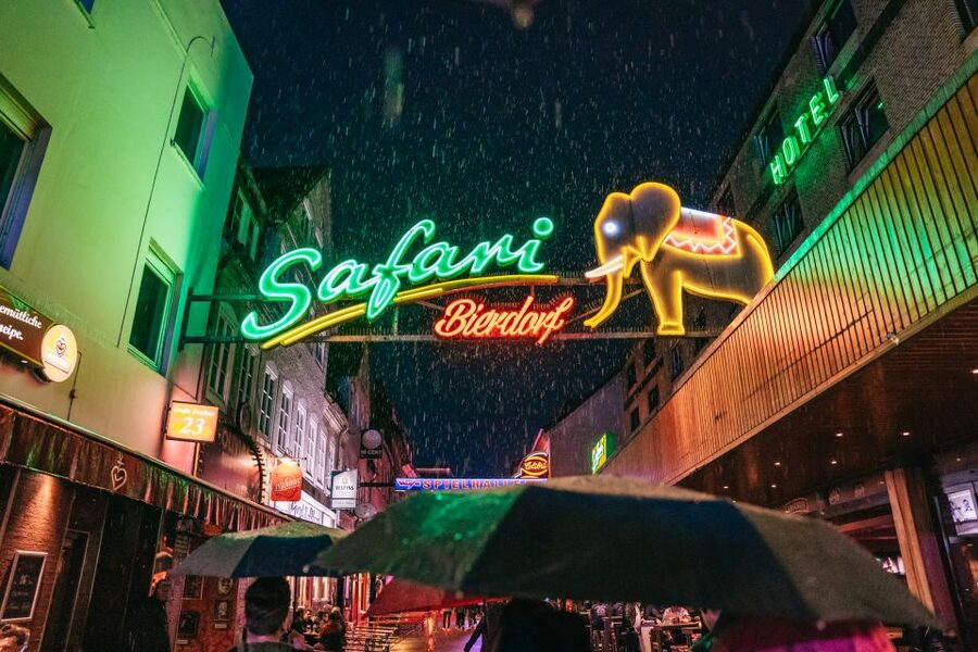 Hamburg: Reeperbahn Lust & Laster Tour for Adults Only - Where you meet in St. Pauli, and how to start without stress