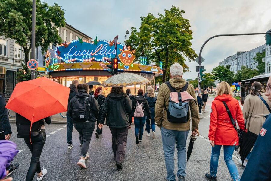 Hamburg: Reeperbahn Lust & Laster Tour for Adults Only - Panoptikum and Schmidt’s Tivoli: history in wax form, plus local entertainment lore