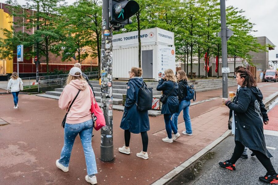 Hamburg: Reeperbahn Lust & Laster Tour for Adults Only - Davidwache police station and the Beatles night stop