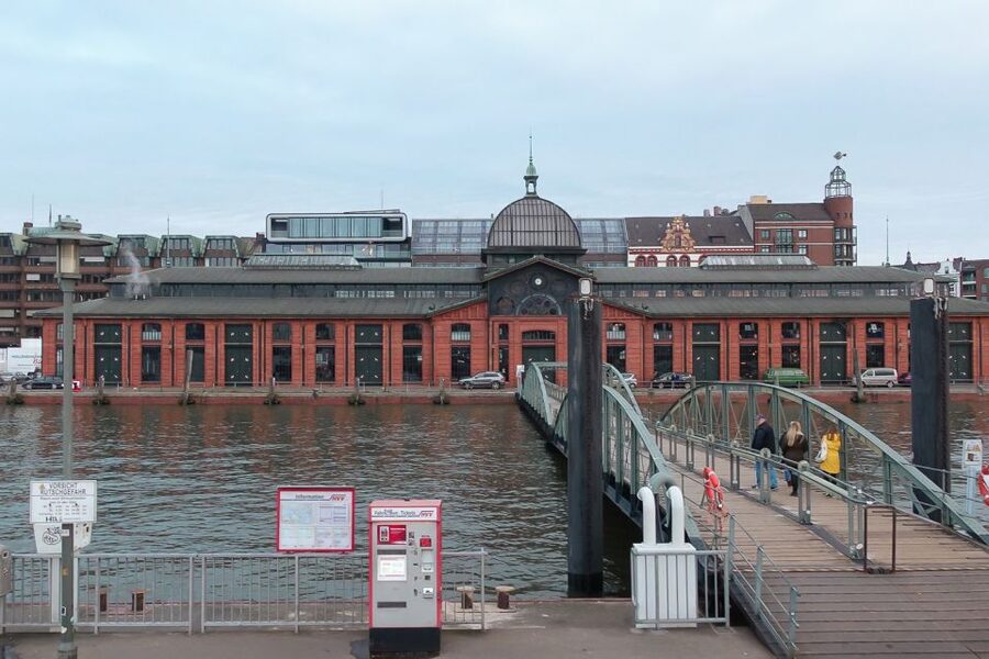 Hamburg: Reeperbahn, Port, & Fish Market Morning Tour - From St. Pauli’s morning hush to the port’s salt air