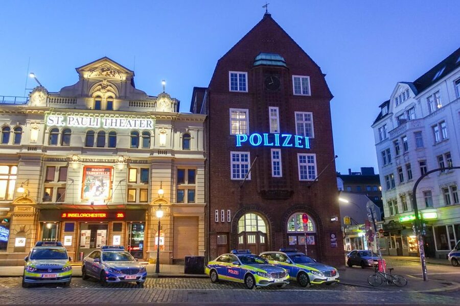 Hamburg: Reeperbahn Quickie, The Short & Sexy St. Pauli Tour - Davidwache Police Station, the Photo Stop With Real Context