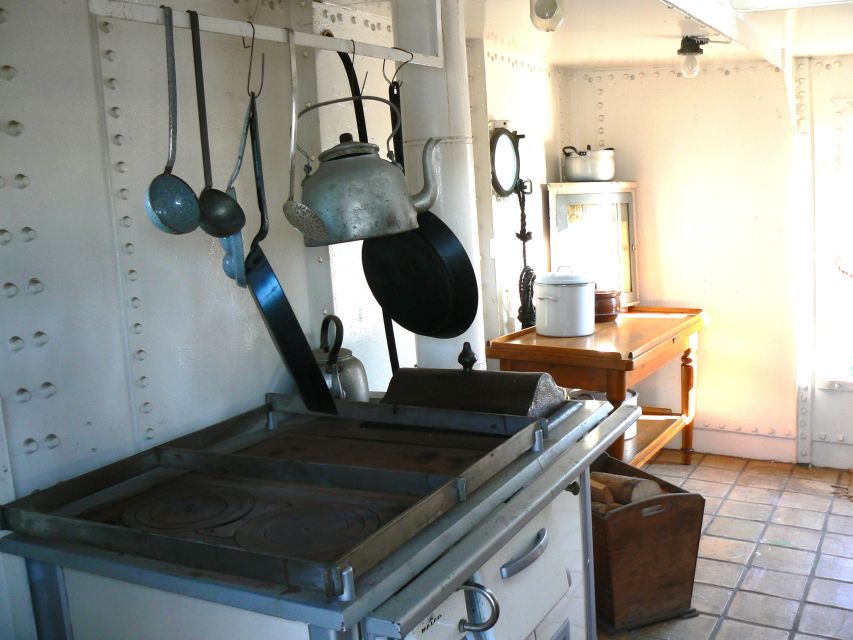 Hamburg: RICKMER RICKMERS Museum Entry Ticket - Inside the Crew and Officers Quarters, Restored for Real Life