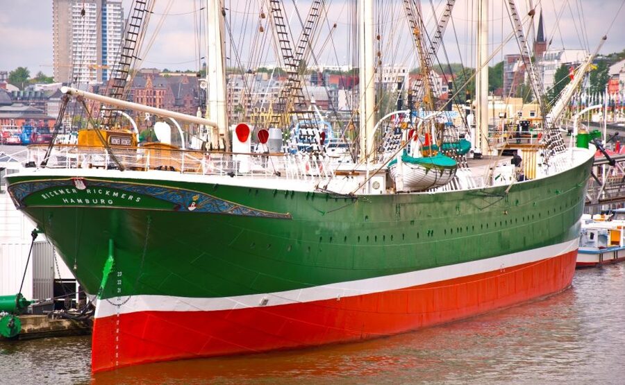 Hamburg: RICKMER RICKMERS Museum Entry Ticket - The Exhibition Area: Nautical Objects, Plus Changing Art and Photos