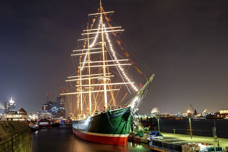 Hamburg: RICKMER RICKMERS Museum Entry Ticket - Panoramic Skyline Views From the Ship Deck