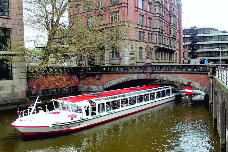 Hamburg: Sightseeing Cruise through the City's Waterways - The barque Peking detour: stepping back in time with 4 masts
