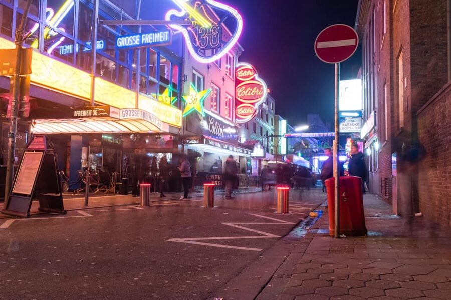 Hamburg: Sin & Sex Guided Tour of Reeperbahn - Price and value: what $25 buys you in 2 hours