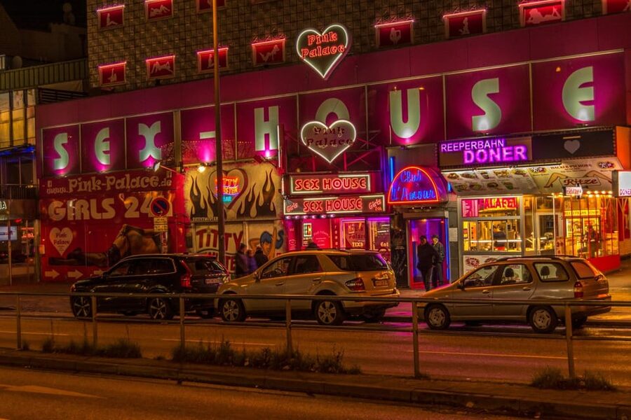 Hamburg: Sin & Sex Guided Tour of Reeperbahn - Who this tour is best for, and who should skip it