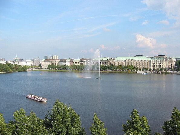 Hamburg Small-Group Sunset Sailing Cruise on Lake Alster - Key Things I’d Book This For