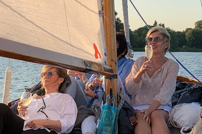 Hamburg Small-Group Sunset Sailing Cruise on Lake Alster - Skippers, English, and the Expectation Check That Saves Trips