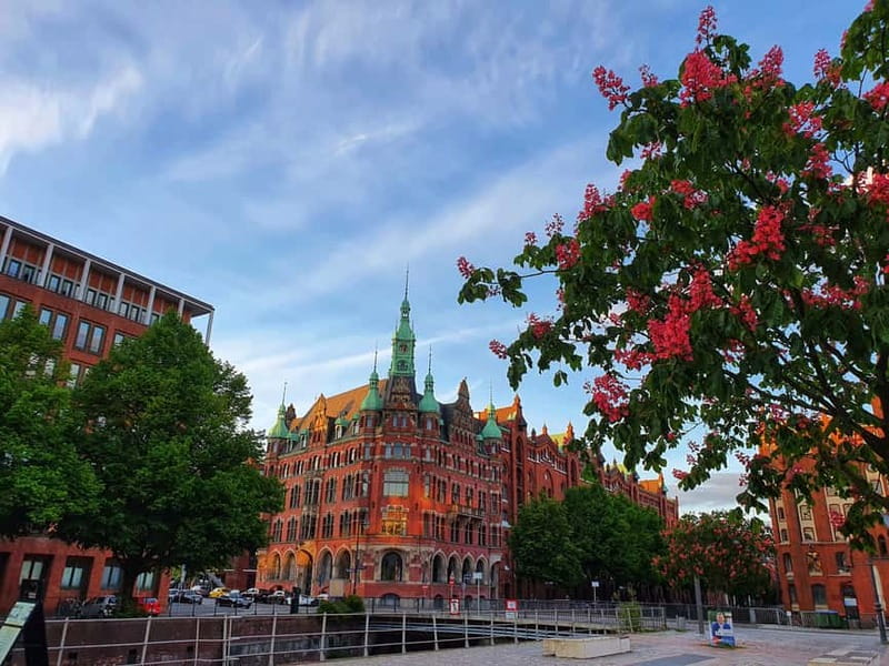 Hamburg: Speicherstadt, HafenCity + Elbphilharmonie Tour - The final walk by the Elbphilharmonie: outside views, big wow factor