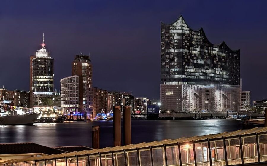 Hamburg: Speicherstadt & HafenCity Tour - Magellan-Terrassen and Kibbelsteg: the kind of harbor panorama you can only get on foot