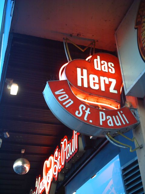 Hamburg: St. Pauli 1.5-Hour Tour - Finding St. Pauli at Davidwache police station