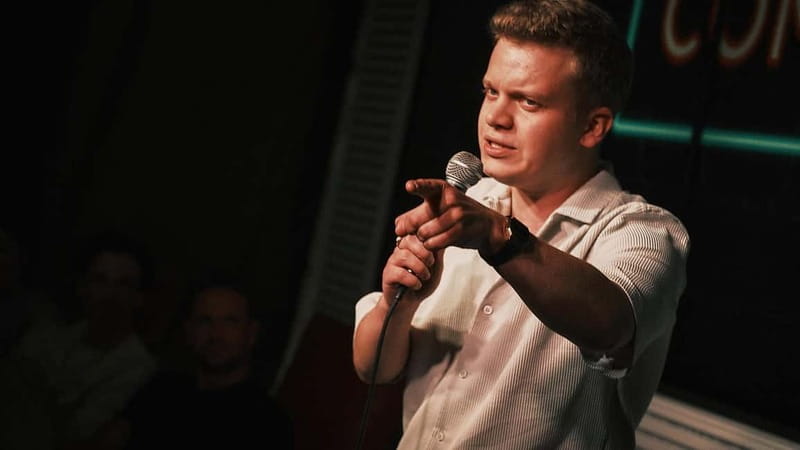 Hamburg: St. Pauli Comedy Club - The 2-Hour Show Flow: Stand-Up, Improv, and Thematic Nights