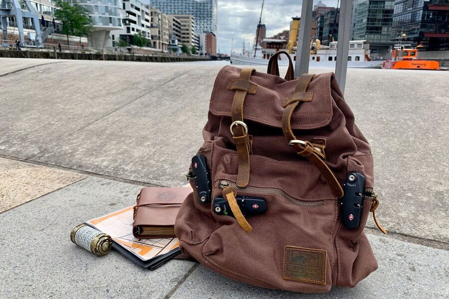 Hamburg: Treasure Hunt Game through HafenCity - Marco Polo Tower: shape-spotting and puzzle momentum