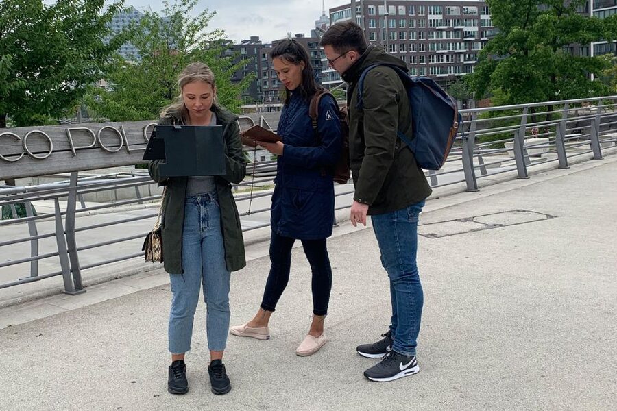 Hamburg: Treasure Hunt Game through HafenCity - Kaiserkai promenade: the payoff of slowing down by the water