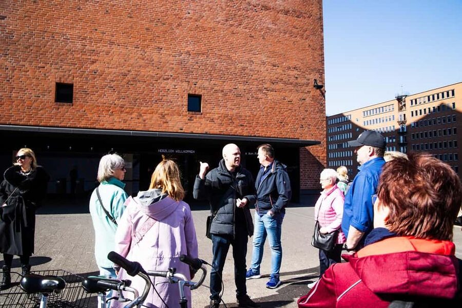 Hamburg: Westfield, Speicherstadt & Elbphilharmonie Tour - The oriental carpet merchants detail, why the tour feels human